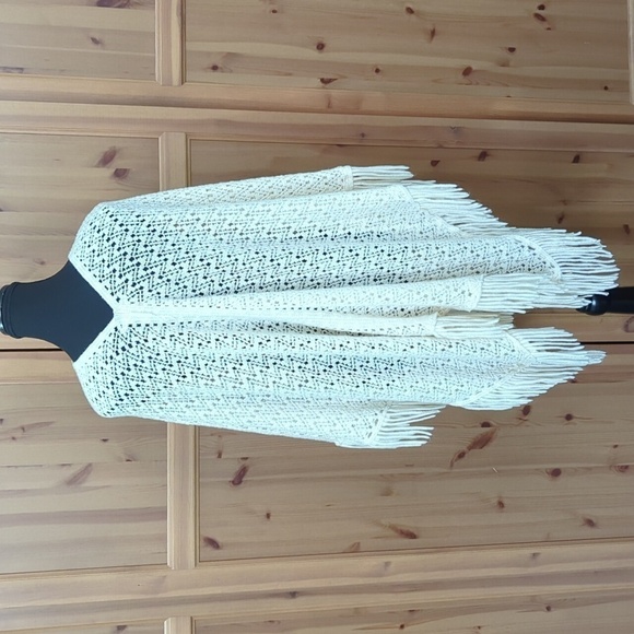Do Everything in Love  poncho O/S - Picture 5 of 6